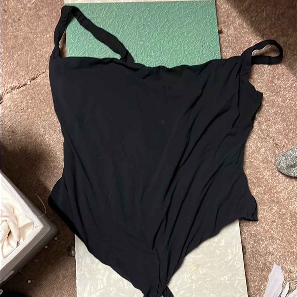 Elegant Black Women's SKIMS 4x bodysuit tried tried on, never worn.